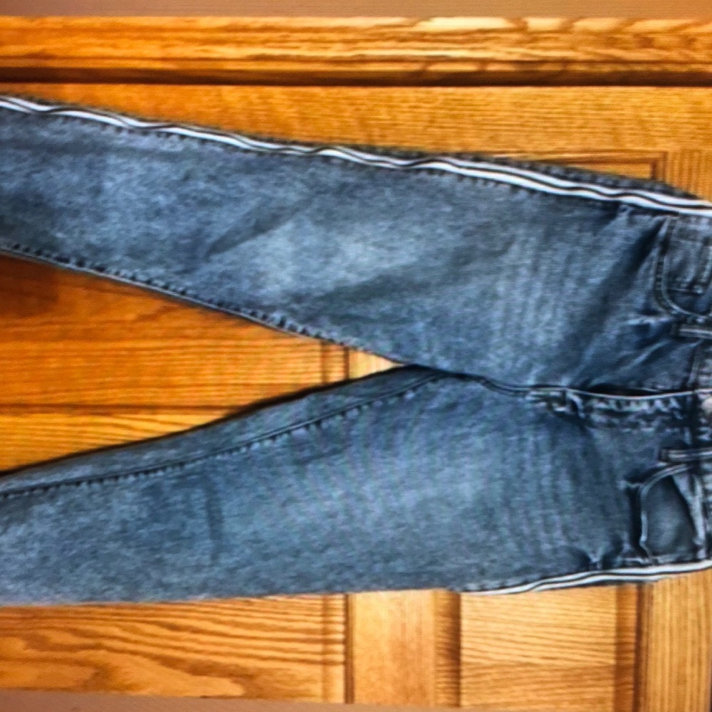 Wild fable women’s jeans size 8 blue high rise side denim
